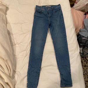 Levi’s high rise jeans medium wash!!! Size 27